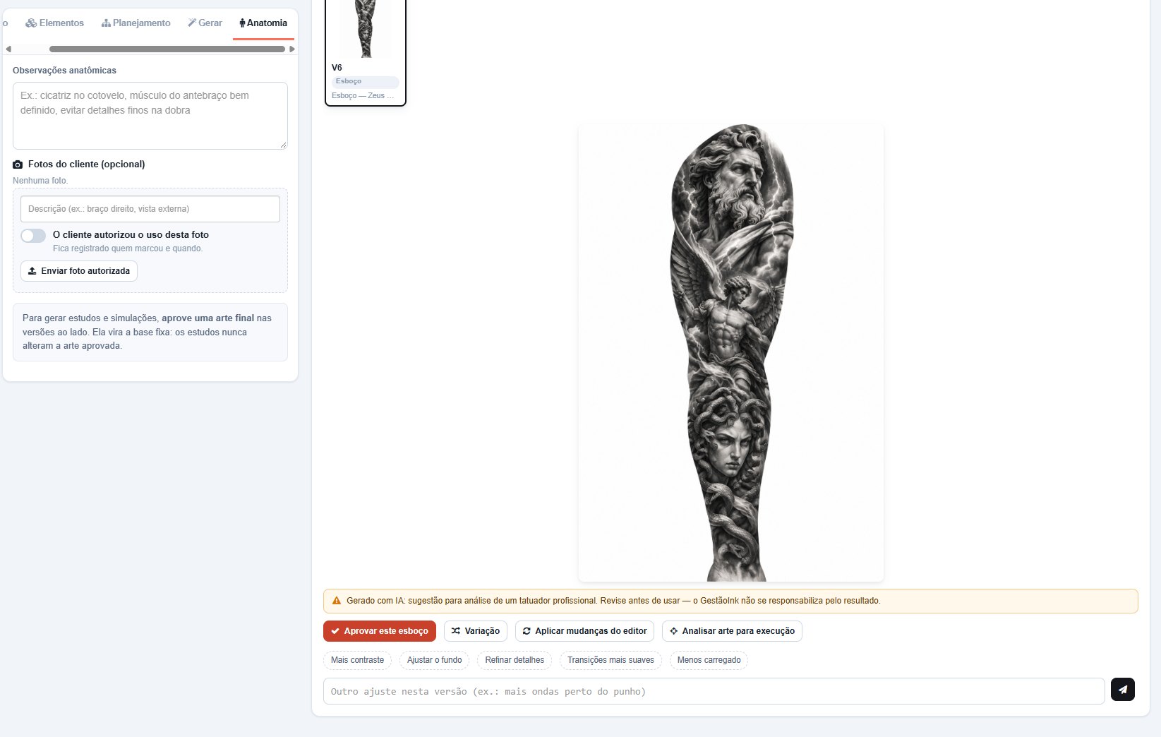 Aba Anatomia do Estúdio Criativo IA com observações anatômicas e fotos do cliente à esquerda e, à direita, o esboço de um fechamento de braço em preto e cinza com Zeus, uma figura alada e Medusa
